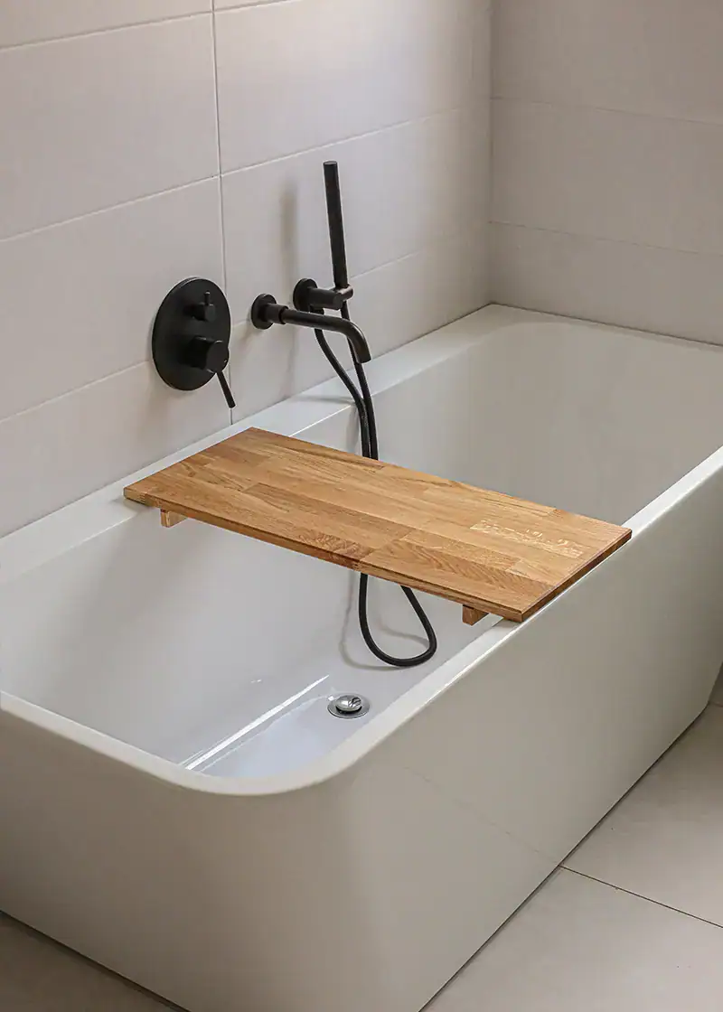 badewannenablage eiche Eiche Massivholz Oberfläche der BELLA Badewannenablage mit Holzmaserung