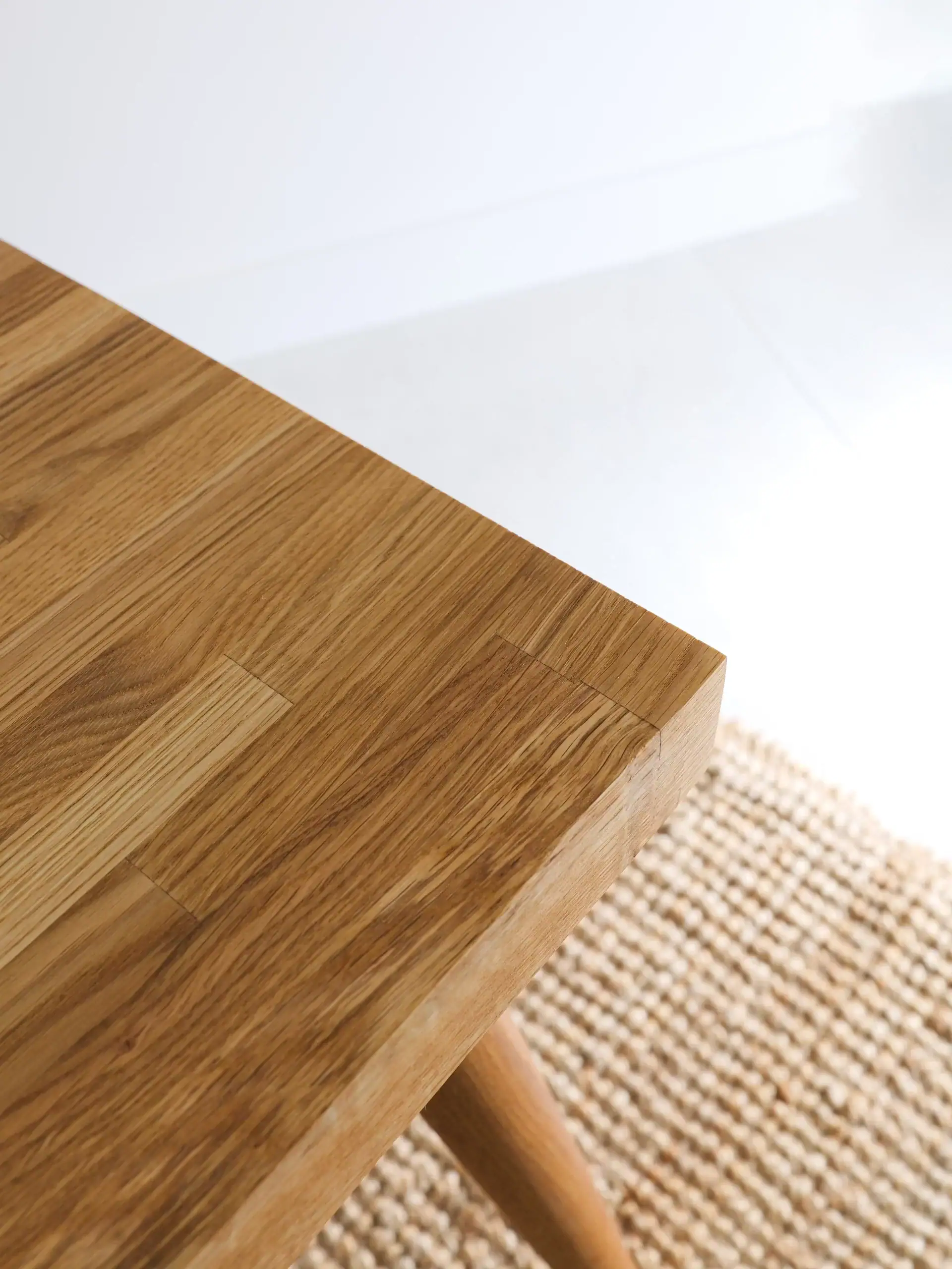Couchtisch Eiche skandinavisch Holz Nordic Eikbord – Detailaufnahme der Maserung