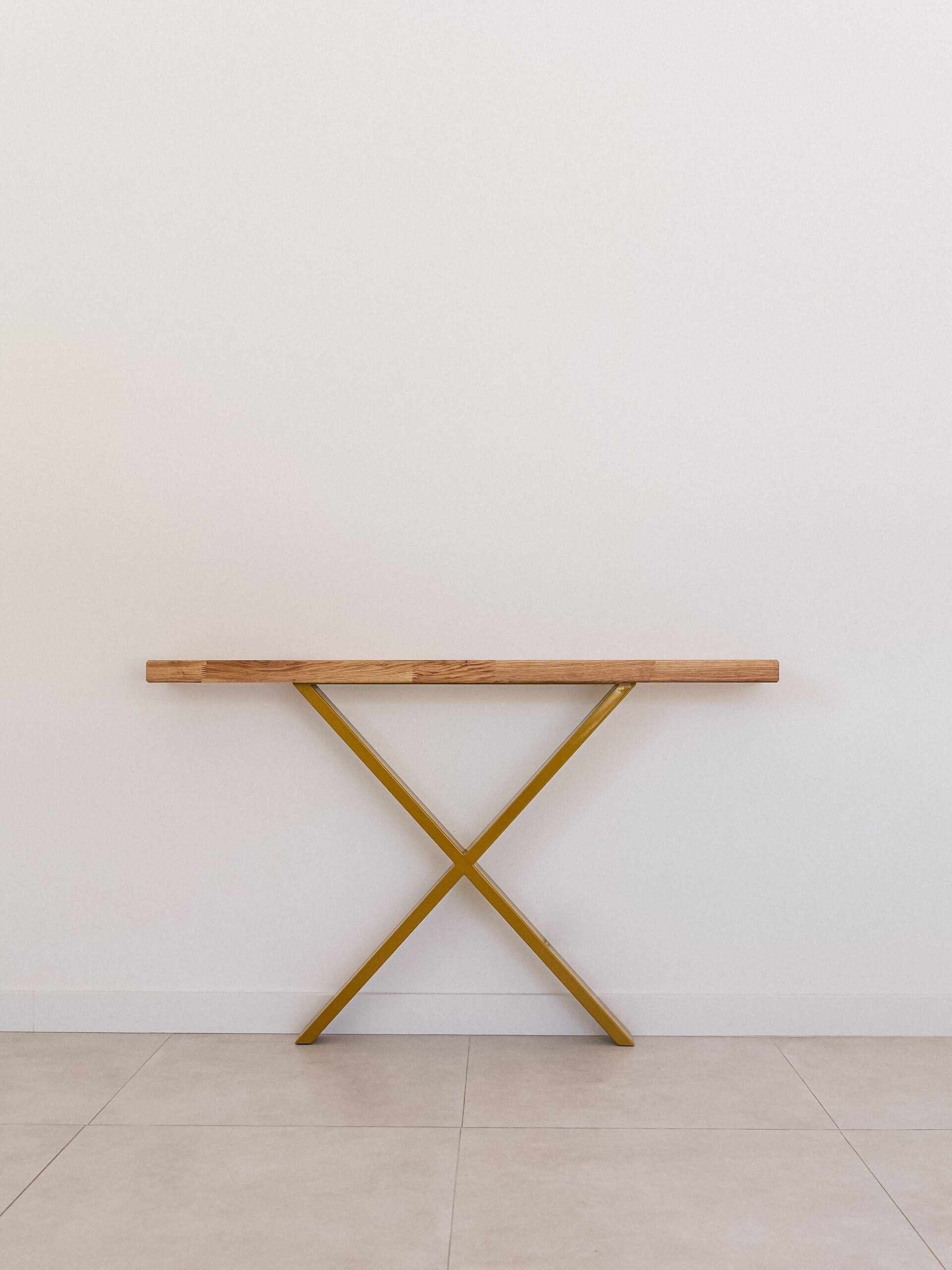 Design Konsolentisch Eiche massiv mit goldenem Kreuzgestell (X-Form)