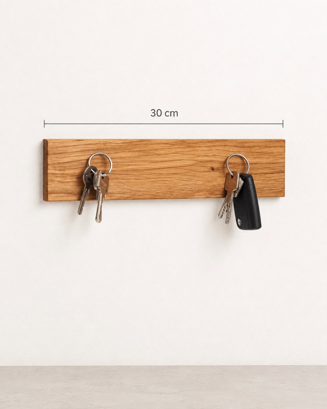 Magnetisches Schlüsselbrett aus Holz mit Maßangaben 30 cm; 45 cm