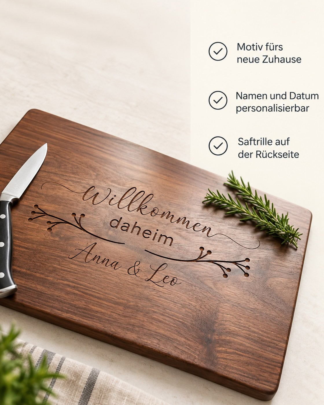 Personalisiertes Schneidebrett zum Einzug – Produktdetails: Motiv fürs neue Zuhause | Namen und Datum personalisierbar | Saftrille auf der Rückseite