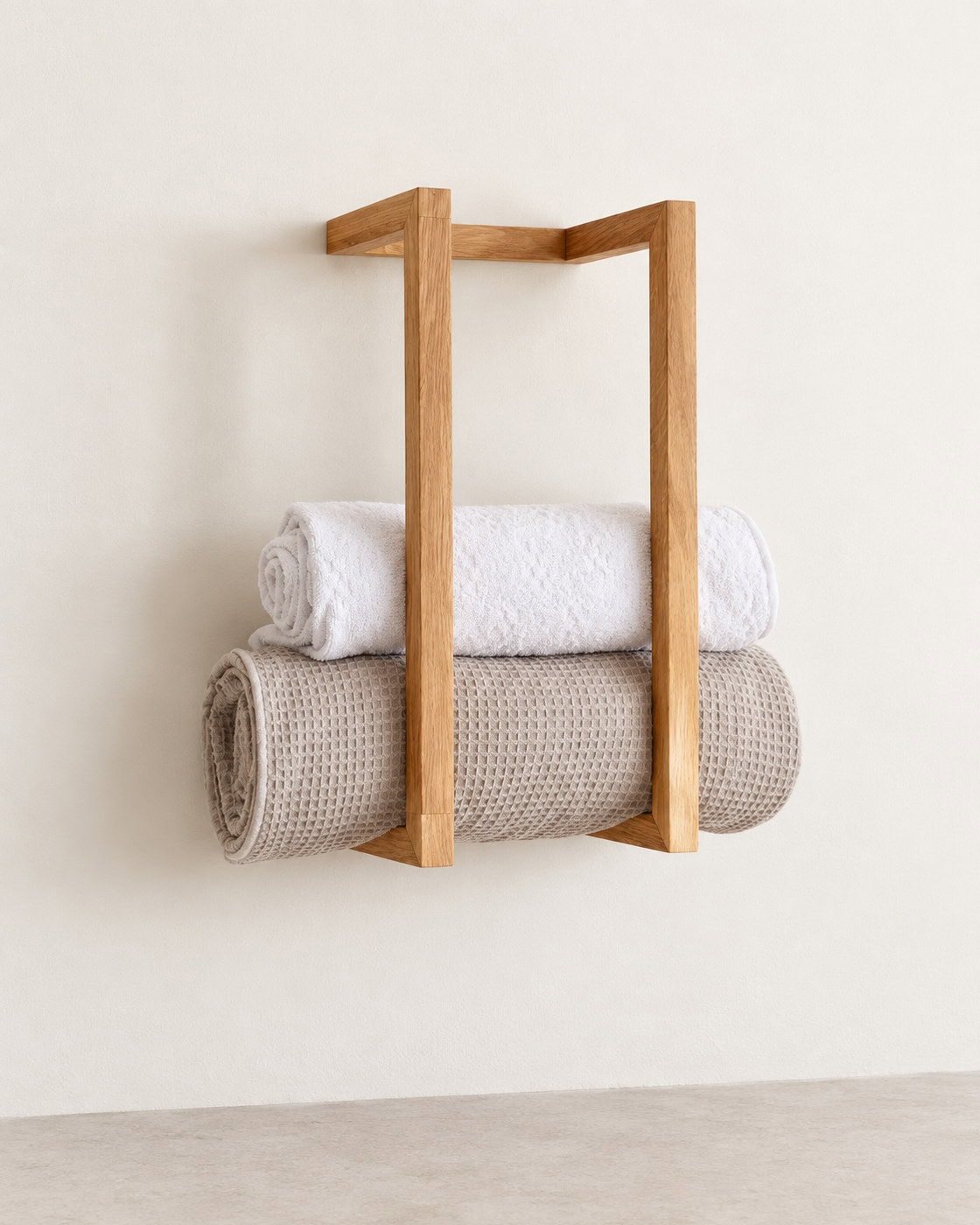 Wandhandtuchhalter aus Holz mit Maßangaben in Frontansicht