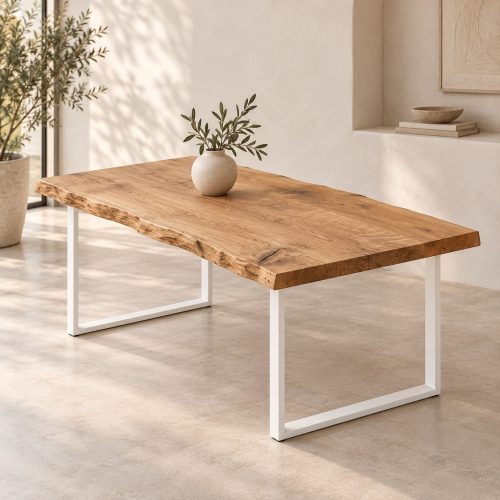 Baumkantentisch aus massiver Eiche mit weißem Metallgestell, 120 cm Länge, im Wohninterieur.
